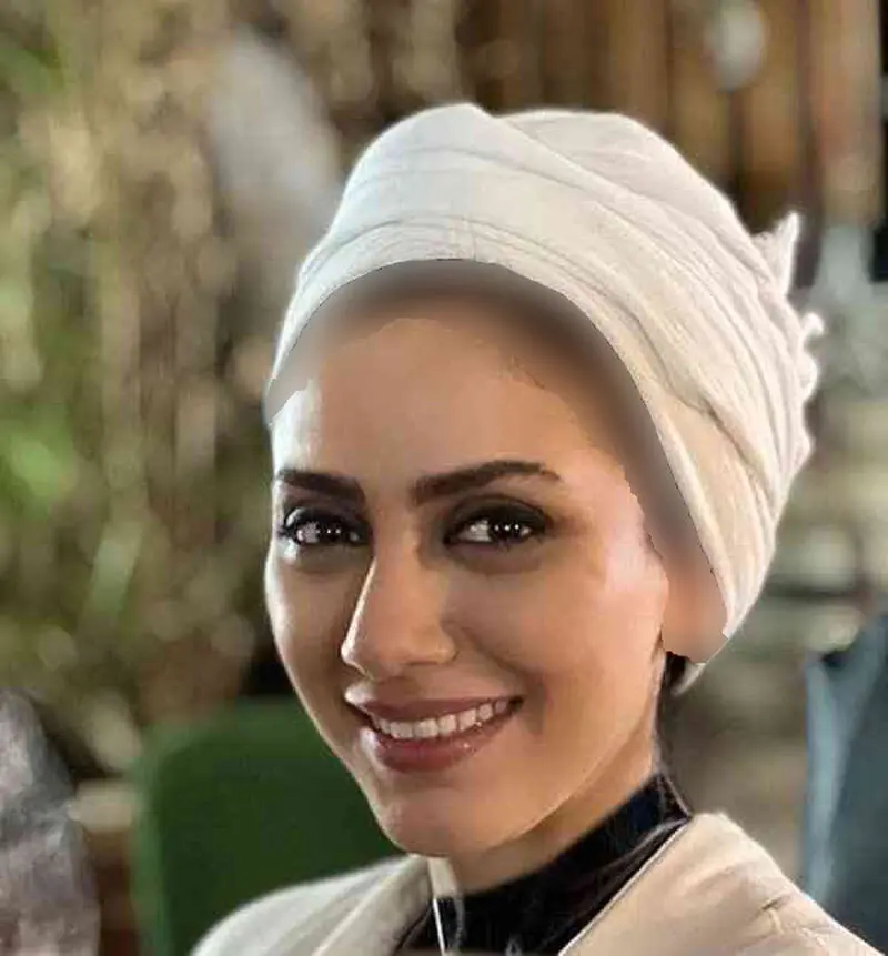 مونا فرجاد