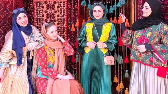 راهنمایی رنگ و مدل های لباس تابستانی