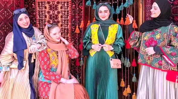 راهنمایی رنگ و مدل های لباس تابستانی