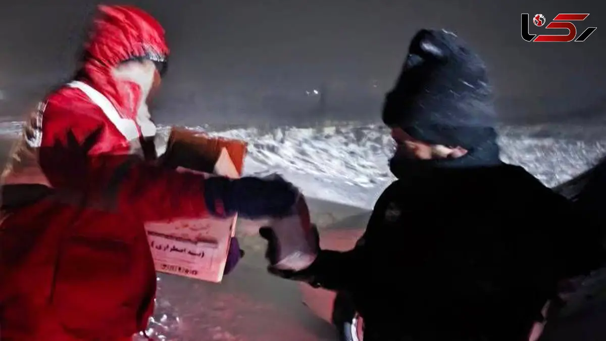 نجات 40 نفر از خودروهای گرفتار در برف و کولاک در بستان آباد