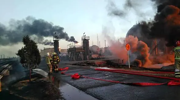 آتش پالایشگاه تهران مهار شد / اطفای کامل تا ساعاتی دیگر + فیلم و جزییات