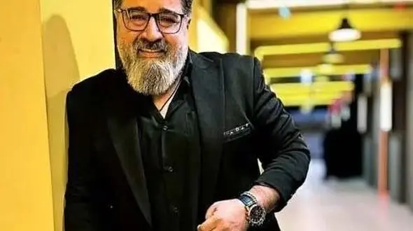 آواز قدیمی؛ خواننده ها زدن تو کار خوندن آهنگای اونور آبی یغمایی عجیب قشنگ اجرا کرد