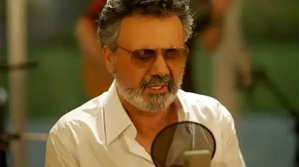 دانلود آهنگ معین به نام وقتی چشات بارونیه / برای گریه کردنم بهانه میکنم تو رو + متن