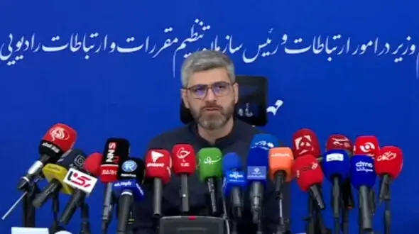 توپ «گوشی‌های صیدشده از دریا» در زمین صمت و گمرک / وزارت ارتباطات مسئول آیفون‌های دریا نیست!