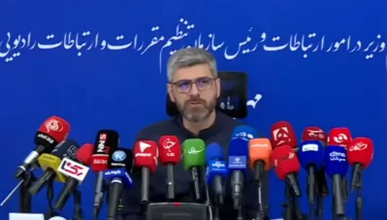 توپ «گوشی‌های صیدشده از دریا» در زمین صمت و گمرک / وزارت ارتباطات مسئول آیفون‌های دریا نیست!