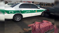 کشف جسد مرد تهرانی در اتوبان ساوه / او را با ضربات چاقو به قتل رسانده بودند + عکس صحنه جرم