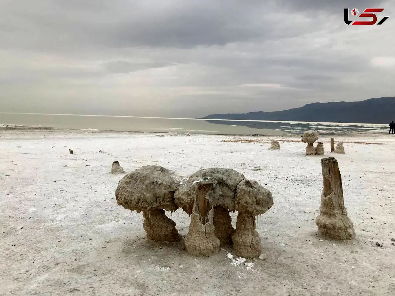 تصاویر دریاچه ارومیه در 11 آذرماه/ دریاچه هنوز جان دارد اما حق آبه ندارد