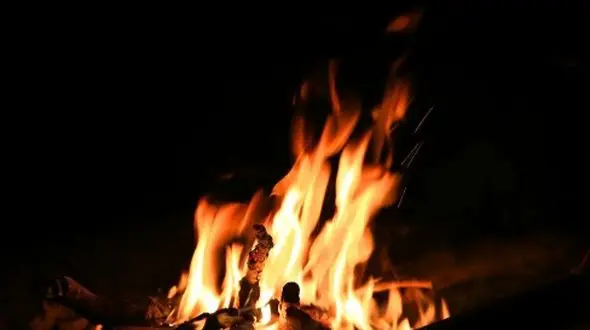 راز آرامش ذهن: کاهش اضطراب با خیره شدن به آتش