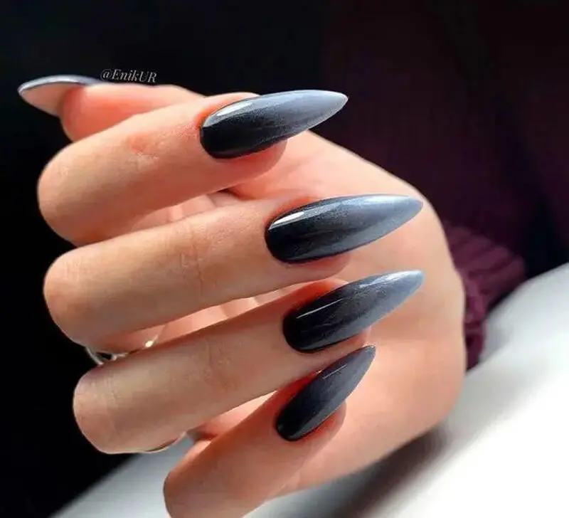 ناخن‌های آمبره طوسی و مشکی