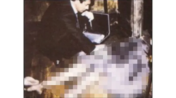 عکسی باورنکردنی از مردشگفت انگیزی که بدنش خود به خود آتش می گیرید + عکس