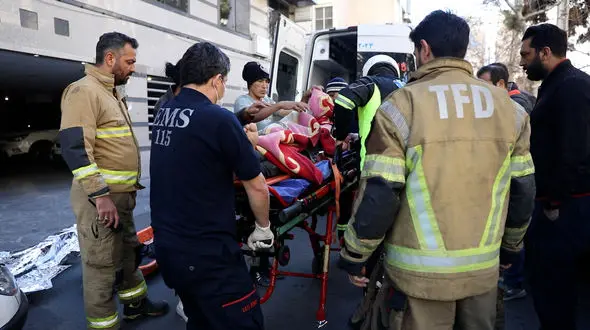 فیلم لحظه به لحظه بلعیده شدن پسر جوان در چاه 12 متری / آتش نشانان به موقع رسیدند + جزییات