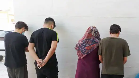 دستگیری یک زن و 3 مرد که خرمشهری ها را به تباهی می کشاندند + عکس