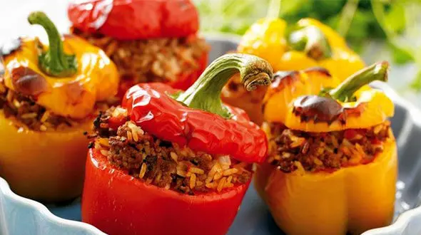 طرز تهیه دلمه فلفل با گوشت چرخ کرده