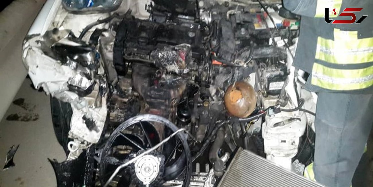 نجات 2 زن و 3 مرد قبل از انفجار پژو 206 در جاده اهواز + عکس