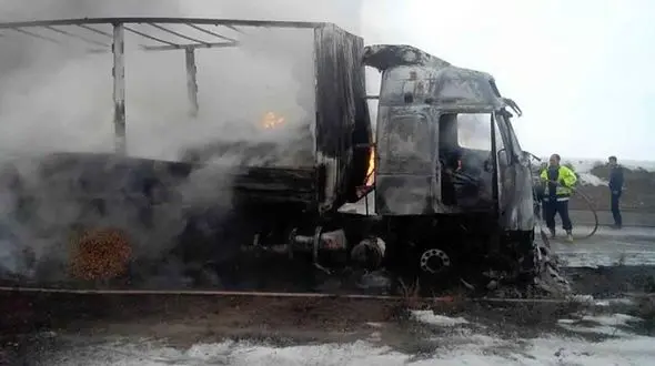 زنده زنده سوختن راننده کامیون در محور طبس - تپه طاق