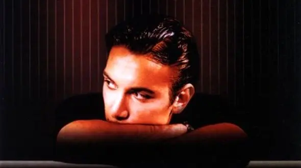 دانلود آهنگ باشکوه شادمهر عقیلی / می گذرم از شبو باور می کنم