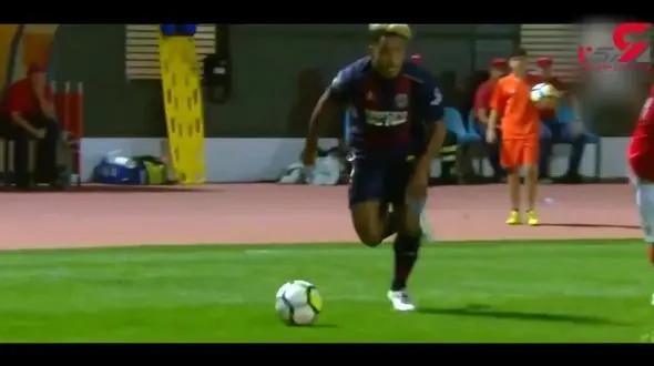 دربیل های تحقیر آمیز در مستطیل سبز + فیلم