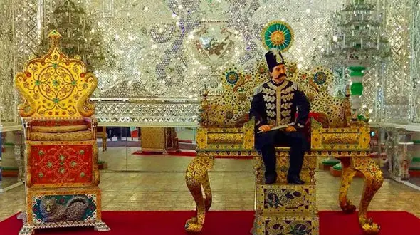 4 سال و سه ماه است که موزه جواهرات ایران بدون دلیل مشخصی تعطیل است / بانک مرکزی از پاسخ دادن شانه خالی می کند!