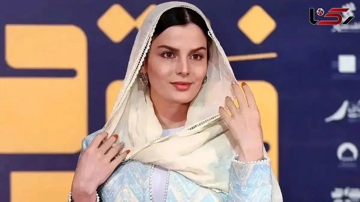 استایل رسمی و شیک غزاله اکرمی در اکران «شاه نقش» 