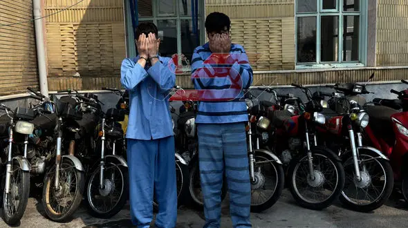 فیلم گفتگو با دزد تک روی تهران بعد از بازداشت ! / شگردش برای فروش چه بود ؟!