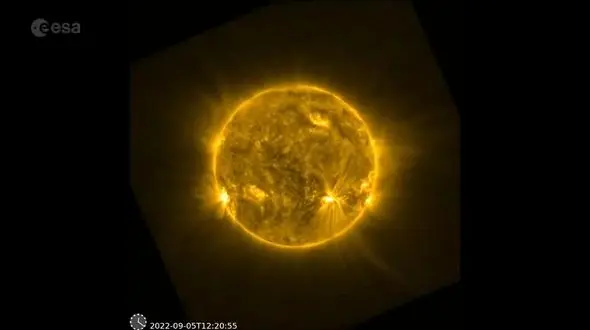 ببینید / لحظه ذوب شدن یک سنگ با نور خورشید! + فیلم 