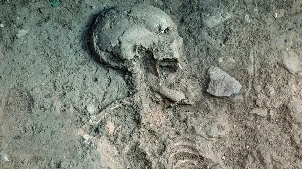 سرنوشت اسکلت دختر نوجوان اشکانی در اصفهان که 18 قرن سن دارد + عکس