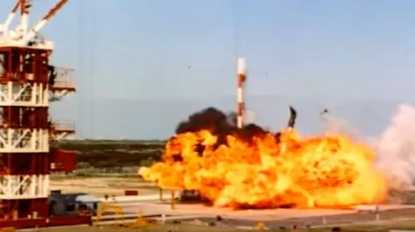 موشک ماهواره‌بر آمریکا قبل از پرواز منفجر شد+فیلم