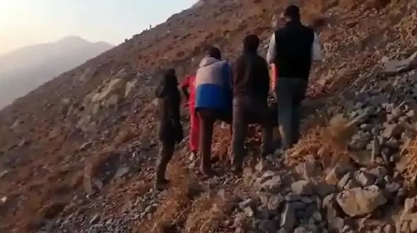 فیلم لحظه سقوط رضا امیرخانی هنگام پاراگلایدرسواری / نویسنده محبوب در بیمارستان بستری است