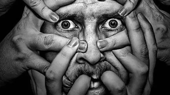 ببینید / عجیب ترین فیلم در خیابان های گرگان !  /  مرد برهنه کیست ؟!