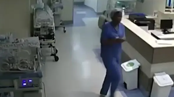 دوربین مداربسته، دست پرستار کودک کش را رو کرد + فیلم