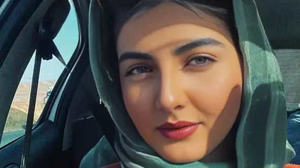 عکس هایی از ظاهر متفاوت مریم موسویان نازی سریال قول مردونه خارج از قاب تلویزیون / رونمایی از چهره جدید خانم بازیگر با موهای سفیدش