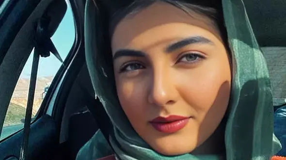 عکس هایی از ظاهر متفاوت مریم موسویان نازی سریال قول مردونه خارج از قاب تلویزیون / رونمایی از چهره جدید خانم بازیگر با موهای سفیدش