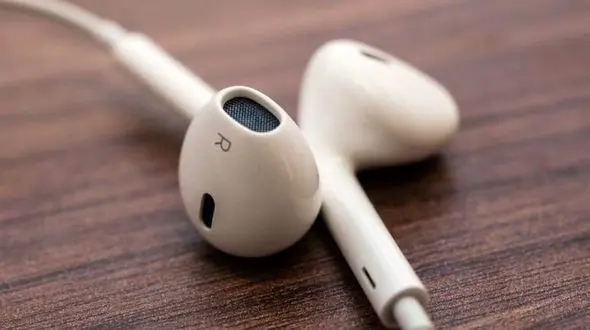 آسیب هایی که هندزفری به گوش تان وارد می کند