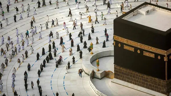 ۳ زائر بیمار در اولین پرواز حجاج به ایران بازگردانده شدند