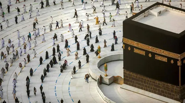 ۳ زائر بیمار در اولین پرواز حجاج به ایران بازگردانده شدند