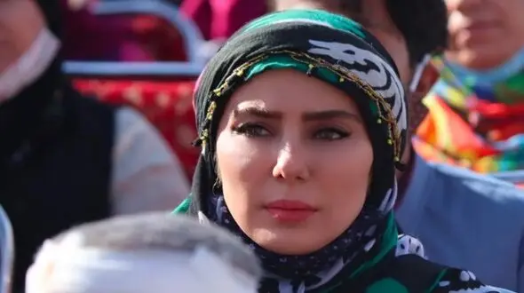 عکس / تیپ و استایل جسورانه و جذاب شیدا یوسفی بازیگر سریال نون خ در اکران فیلم کج پیله !