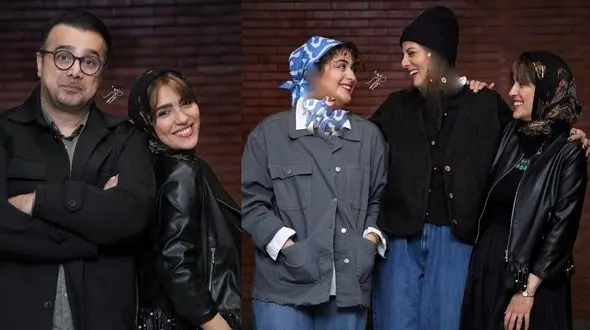 فیلم / نگاهی به تیپ و استایل پاییزی خانم بازیگران در نمایش «باران اسیدی»/ از چرم پوشی مونا کرمی ،تک پوشی  فاطیما بهارمست تا بامزه پوشی مهسا طهماسبی ...