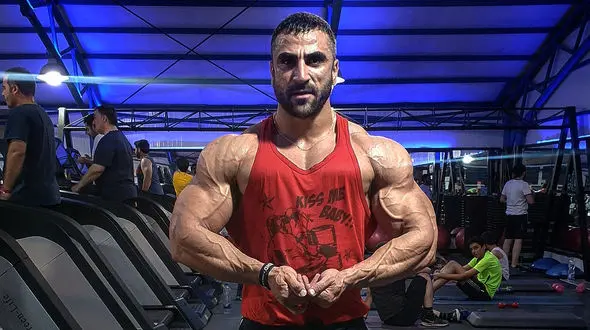 نمایش حیرت انگیز کاسب کوچه مروی در مسابقات ایتالیا / میلاد صادقی تا آستانه مستر المپیا پیش رفت! + فیلم