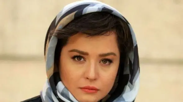 فیلم / عشوه و برخورد زننده و نامناسب مهراوه شریفی‌نیا با یک پسر نوجوان که پدرش....