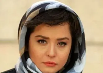 فیلم / عشوه و برخورد زننده و نامناسب مهراوه شریفی‌نیا با یک پسر نوجوان که پدرش....