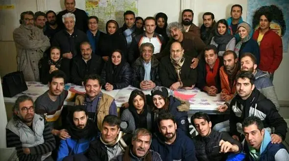عکسی دسته‌جمعی تهمینه میلانی از همه عوامل «ملی و راه های نرفته اش» +عکس