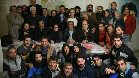 عکسی دسته‌جمعی تهمینه میلانی از همه عوامل «ملی و راه های نرفته اش» +عکس