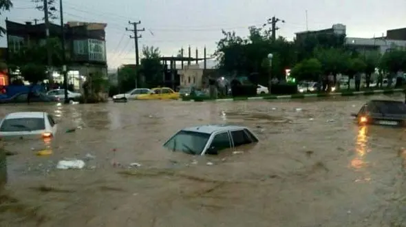 یک کشته در سیل محلات/ بارندگی ادامه پیدا می کند+ عکس