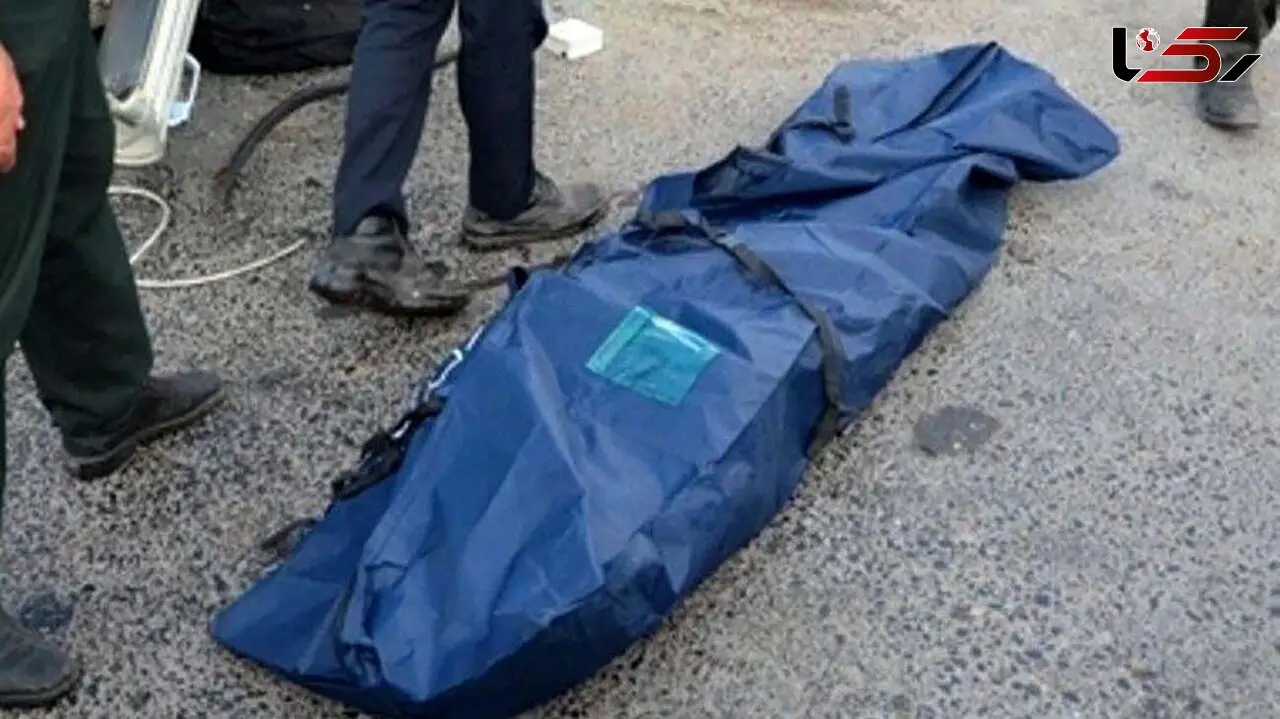 فیلم لحظه کشف جسد مرد میانسال در مسکن مهر میاندوآب بعد از 5 ماه