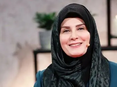 فیلم/ پرده برداری خانم مجری دهه 60 از مزاحمت ها و آزارهای کلامی و خواستگاری های عجیب و غریب از او! / امکان نداشت مسیری را طی کنم بدون اینکه تعقیب شوم