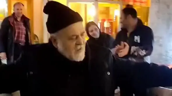 فیلم رقص پیرمرد در بازار تبریز بالاتر از آو آو آو صادق بوقی !  / ببینید