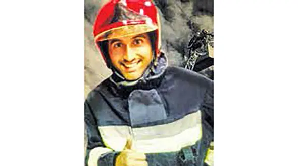 فریدون در راه دانشگاه بود که به ساختمان پلاسکو فراخوانده شد