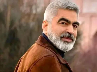 گزیده‌ای از شعرخوانی سروش صحت از حضرت حافظ با حضور دکتر شکوری/ وقتی که امید به زندگی در دلت جوانه میزند/ از کران تا به کران لشکر کفر است ولی، از اَزَل تا به اَبَد، فرصتِ درویشان است+ ویدیو