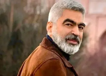 گزیده‌ای از شعرخوانی سروش صحت از حضرت حافظ با حضور دکتر شکوری/ وقتی که امید به زندگی در دلت جوانه میزند/ از کران تا به کران لشکر کفر است ولی، از اَزَل تا به اَبَد، فرصتِ درویشان است+ ویدیو