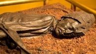 جسدی با جیب های پر از توت خشک 4 قرن در باتلاق مومیایی شده بود+عکس